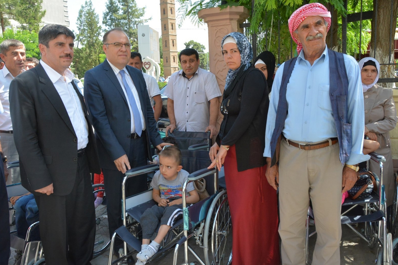 Siirt’te engellilere tekerlekli sandalye verildi Siirt’te engellilere tekerlekli sandalye verildi